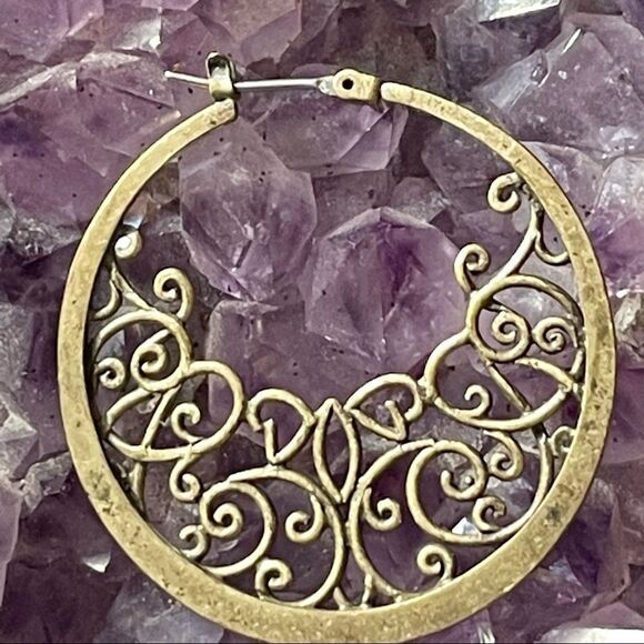 Brass colored hoops with design - Picture 6 of 9